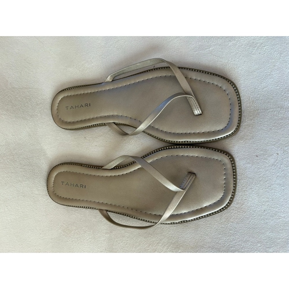 Tahari Colette Champagne Gold Metallic Square Toe Thong Flat Sandals Womens 9